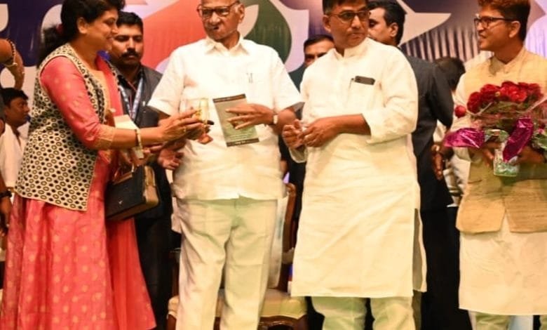 पूर्व मंत्री नोवेल ने मुंबई पहुंच कर राकांपा सुप्रीमो को दी जन्मदिन की बधाई पूर्व मंत्री नोवेल ने मुंबई पहुंच कर राकांपा सुप्रीमो को दी जन्मदिन की बधाई kshititech