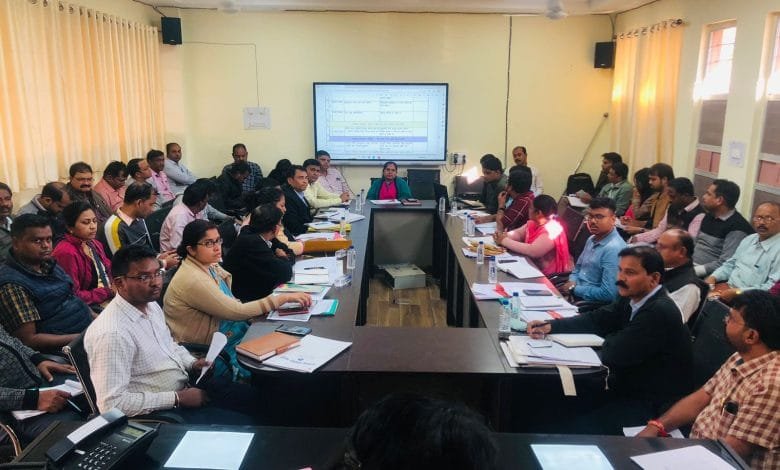 टीएल बैठक में कलेक्टर पन्ना ने कार्यो की समीक्षा कर अधिकारियों को दिए निर्देश टीएल बैठक में कलेक्टर पन्ना ने कार्यो की समीक्षा कर अधिकारियों को दिए निर्देश kshititech