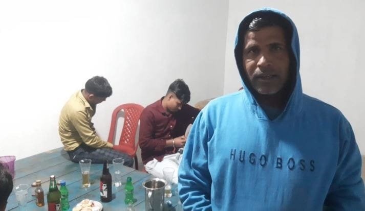 सक्ती थाने में प्रति महीना पांच हजार दो और खुलेआम ढाबा में शराब बेचो सक्ती थाने में प्रति महीना पांच हजार दो और खुलेआम ढाबा में शराब बेचो kshititech