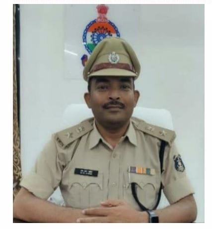 पुलिस अधीक्षक सक्ती द्वारा किया गया तीन आरक्षकों को निलंबित पुलिस अधीक्षक सक्ती द्वारा किया गया तीन आरक्षकों को निलंबित kshititech