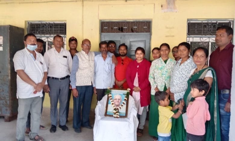 रतेरिया प्रसूति गृह सक्ती के निर्माता रामस्वरूप दास रतेरिया की पुण्यतिथि पर की गई श्रद्धांजलि सभा रतेरिया प्रसूति गृह सक्ती के निर्माता रामस्वरूप दास रतेरिया की पुण्यतिथि पर की गई श्रद्धांजलि सभा kshititech
