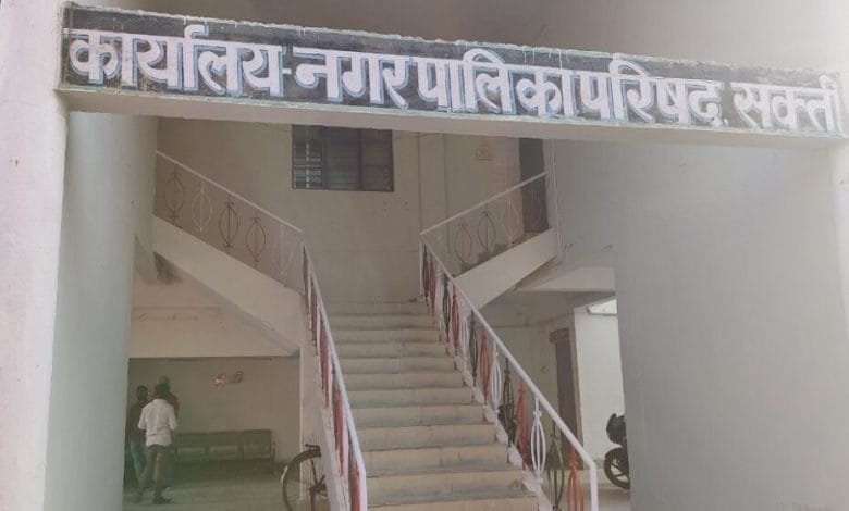 अवैध प्लाटिंग से संबंधित शिकायत पर जांच करने पहुंचे ज्वाइंट डायरेक्टर अवैध प्लाटिंग से संबंधित शिकायत पर जांच करने पहुंचे ज्वाइंट डायरेक्टर kshititech