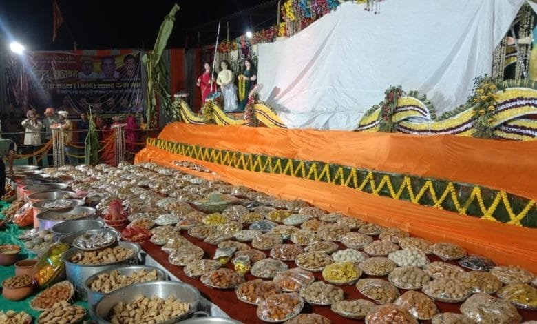 अष्टोत्तर सहस्त्र श्रीमद् भागवत कथा के पांचवे दिन भगवान गिरिराज पर्वत के समक्ष लगाया गया 8000 किलो का छप्पन भोग का प्रसाद अष्टोत्तर सहस्त्र श्रीमद् भागवत कथा के पांचवे दिन भगवान गिरिराज पर्वत के समक्ष लगाया गया 8000 किलो का छप्पन भोग का प्रसाद kshititech