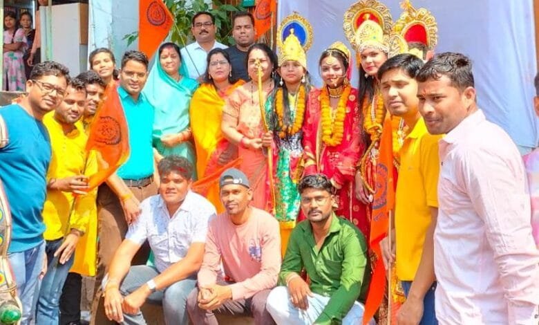 नव वर्ष पर निकले शोभायात्रा का देवांगन युवा संगठन सक्ती द्वारा किया गया स्वागत नव वर्ष पर निकले शोभायात्रा का देवांगन युवा संगठन सक्ती द्वारा किया गया स्वागत kshititech