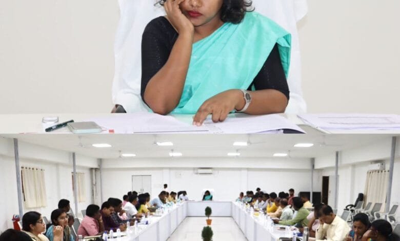 कलेक्टर ने ली समय सीमा की बैठक कलेक्टर ने ली समय सीमा की बैठक kshititech