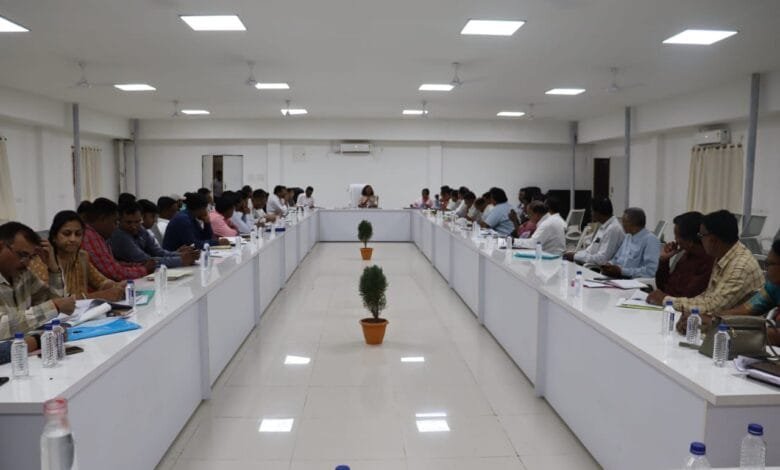 बंटाकन, सीमांकन, नामांतरण और राजस्व के लंबित प्रकरणों का निराकरण गंभीरता से करने के दिए निर्देश बंटाकन, सीमांकन, नामांतरण और राजस्व के लंबित प्रकरणों का निराकरण गंभीरता से करने के दिए निर्देश kshititech