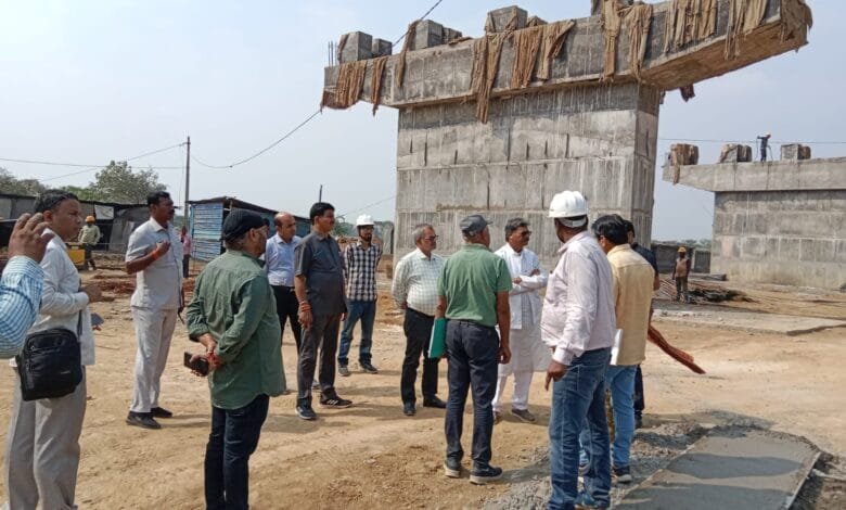 विधानसभा अध्यक्ष चरणदास महंत एवं कलेक्टर ने सकरेली रेल्वे ओवरब्रिज प्रोजेक्ट के कार्य का किया निरीक्षण विधानसभा अध्यक्ष चरणदास महंत एवं कलेक्टर ने सकरेली रेल्वे ओवरब्रिज प्रोजेक्ट के कार्य का किया निरीक्षण kshititech