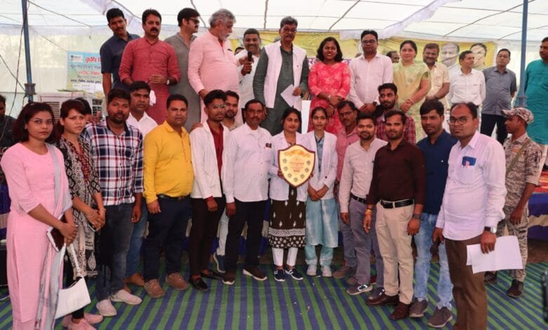 नुक्कड़ नाटक के माध्यम से स्वास्थ्य विभाग की योजनाओं का किया प्रदर्शन नुक्कड़ नाटक के माध्यम से स्वास्थ्य विभाग की योजनाओं का किया प्रदर्शन kshititech