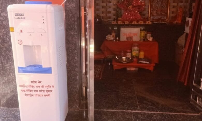 नाका चौक विद्युत मंडल कार्यालय स्थित हनुमान मंदिर में लगा ठंडे पानी का वाटर कूलर नाका चौक विद्युत मंडल कार्यालय स्थित हनुमान मंदिर में लगा ठंडे पानी का वाटर कूलर kshititech
