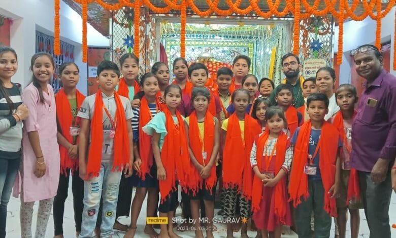 नगर के कचहरी चौक में विराजित हनुमान लला के जन्मोत्सव पर भजन संध्या व भोग भंडारे का आयोजन नगर के कचहरी चौक में विराजित हनुमान लला के जन्मोत्सव पर भजन संध्या व भोग भंडारे का आयोजन kshititech
