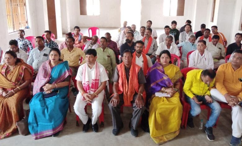 सक्ती क्षेत्र में जोरो से चल रहे धर्मांतरण को लेकर एवं विभिन्न विषयों पर हुई बैठक में चर्चा सक्ती क्षेत्र में जोरो से चल रहे धर्मांतरण को लेकर एवं विभिन्न विषयों पर हुई बैठक में चर्चा kshititech