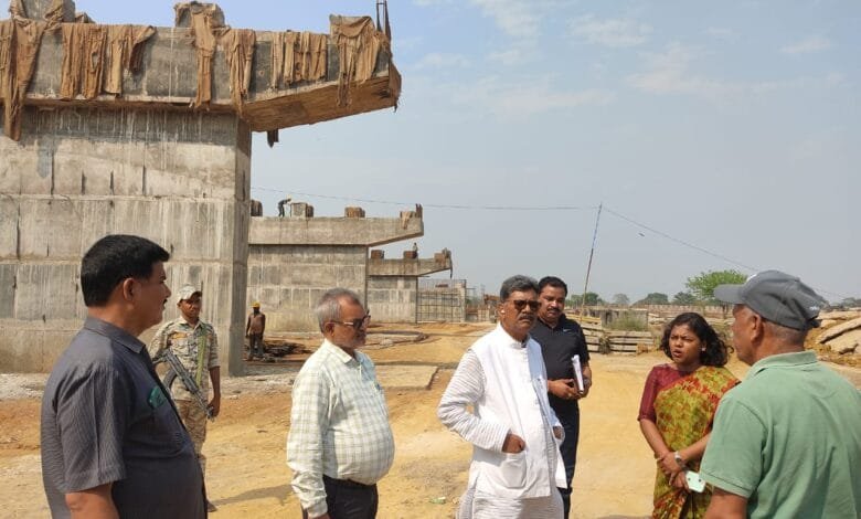 विधानसभा अध्यक्ष महंत के निर्देशानुसार सकरेली रेल्वे ओवरब्रिज के कार्यों में आई गति, 2 गाडर हुए लॉन्च आज विधानसभा अध्यक्ष महंत के निर्देशानुसार सकरेली रेल्वे ओवरब्रिज के कार्यों में आई गति, 2 गाडर हुए लॉन्च आज kshititech