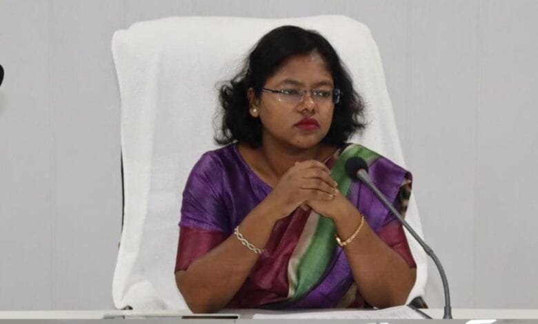 कलेक्टर ने पंचायत एवं ग्रामीण विकास विभाग की ली बैठक कलेक्टर ने पंचायत एवं ग्रामीण विकास विभाग की ली बैठक kshititech