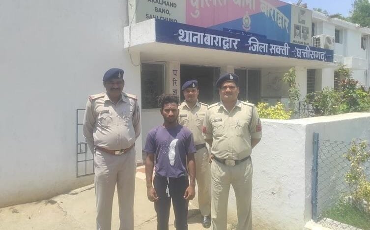 नाबालिक लड़की को अपहरण कर जान से मारने की धमकी देकर छेडछाड करने वाला आरोपी गिरफ़्तार नाबालिक लड़की को अपहरण कर जान से मारने की धमकी देकर छेडछाड करने वाला आरोपी गिरफ़्तार kshititech
