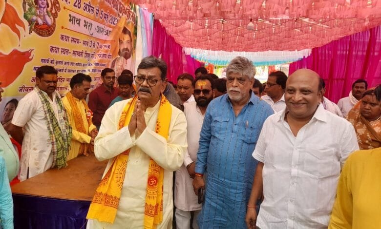 विभिन्न कार्यक्रमों में पहुंचे स्थानीय विधायक एवं विधानसभा अध्यक्ष डॉ चरणदास का कांग्रेसियों ने किया गर्मजोशी के साथ स्वागत विभिन्न कार्यक्रमों में पहुंचे स्थानीय विधायक एवं विधानसभा अध्यक्ष डॉ चरणदास का कांग्रेसियों ने किया गर्मजोशी के साथ स्वागत kshititech