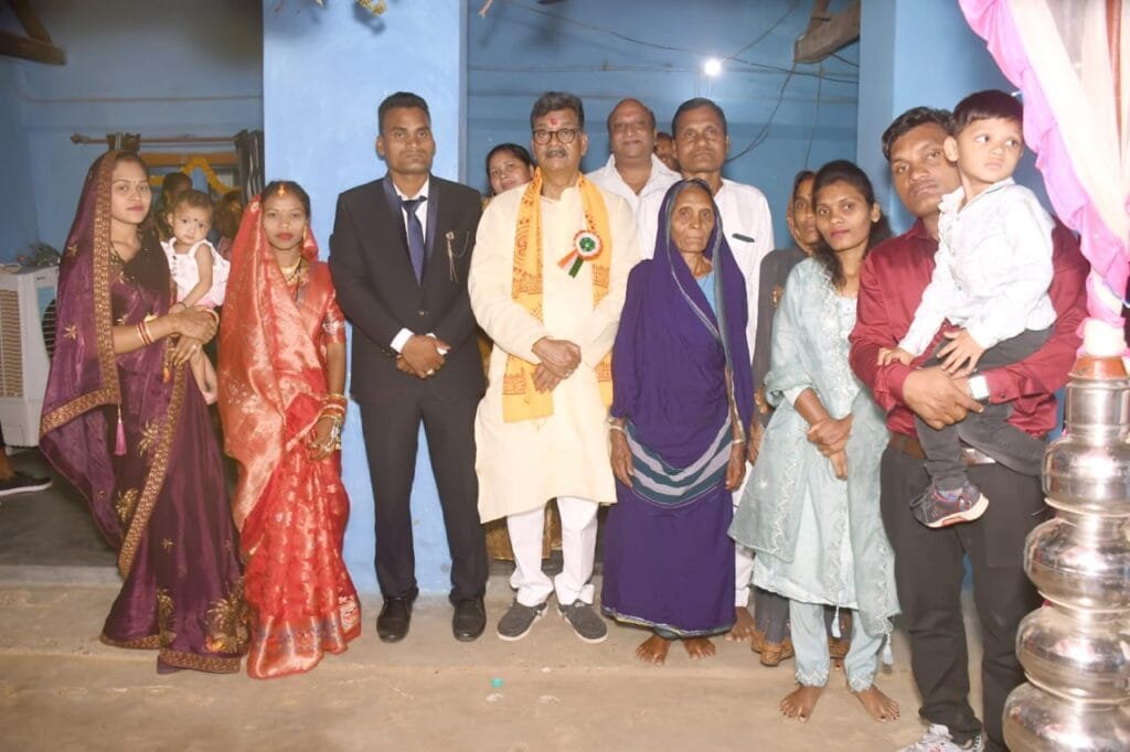 विभिन्न कार्यक्रमों में पहुंचे स्थानीय विधायक एवं विधानसभा अध्यक्ष डॉ चरणदास का कांग्रेसियों ने किया गर्मजोशी के साथ स्वागत विभिन्न कार्यक्रमों में पहुंचे स्थानीय विधायक एवं विधानसभा अध्यक्ष डॉ चरणदास का कांग्रेसियों ने किया गर्मजोशी के साथ स्वागत kshititech