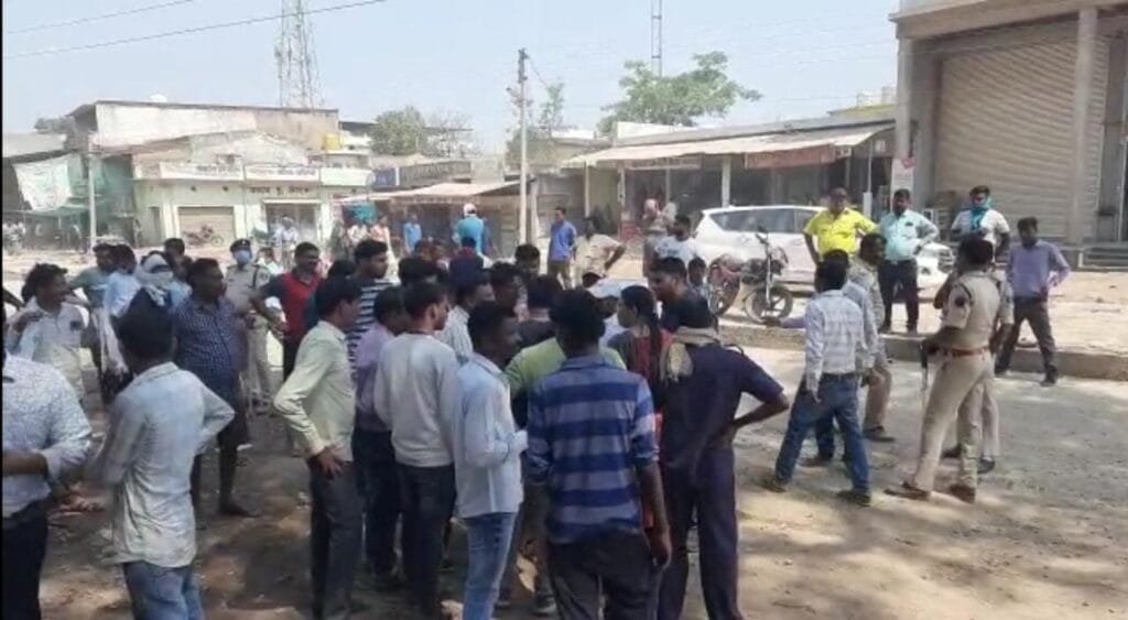 डभरा मुख्य मार्ग से हटाया गया बेजा कब्जा डभरा मुख्य मार्ग से हटाया गया बेजा कब्जा kshititech