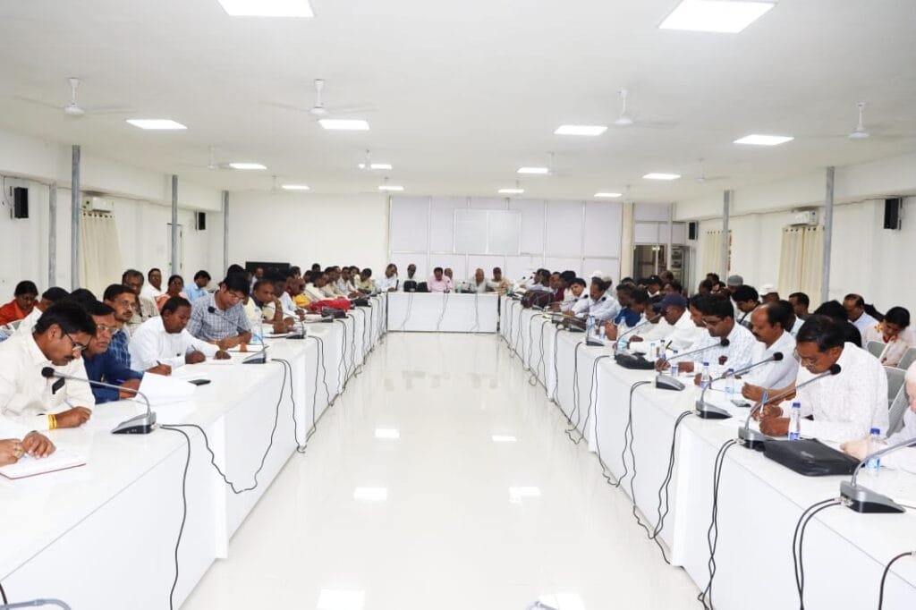 निर्देश के बावजूद साप्ताहिक मूल्यांकन न लिये जाने पर प्राचार्य को लगाई फटकार निर्देश के बावजूद साप्ताहिक मूल्यांकन न लिये जाने पर प्राचार्य को लगाई फटकार kshititech