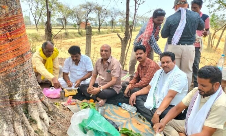 विधानसभा अध्यक्ष महंत के निर्देश पर नवापारा कला में मंडी बोर्ड से प्रस्तावित सीसी रोड निर्माण का हुआ भूमि पूजन विधानसभा अध्यक्ष महंत के निर्देश पर नवापारा कला में मंडी बोर्ड से प्रस्तावित सीसी रोड निर्माण का हुआ भूमि पूजन kshititech