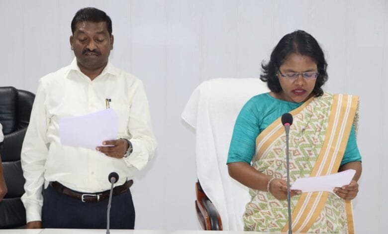 झीरम घाटी श्रद्धांजलि दिवस पर कलेक्ट्रेट कार्यालय सक्ती में शहीदों को दी गई श्रद्धांजलि झीरम घाटी श्रद्धांजलि दिवस पर कलेक्ट्रेट कार्यालय सक्ती में शहीदों को दी गई श्रद्धांजलि kshititech