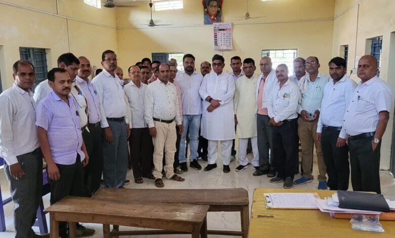 डूबे पैसों की वापसी को लेकर पूर्व मंत्री नोवेल कुमार वर्मा द्वारा हस्ताक्षर अभियान डूबे पैसों की वापसी को लेकर पूर्व मंत्री नोवेल कुमार वर्मा द्वारा हस्ताक्षर अभियान kshititech