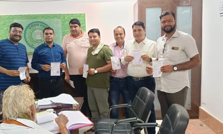 एसडीएम, तहसीलदार, कोषालय अधिकारी सहित विभिन्न नागरिक रेडक्रास सोसायटी की ले रहे सदस्यता एसडीएम, तहसीलदार, कोषालय अधिकारी सहित विभिन्न नागरिक रेडक्रास सोसायटी की ले रहे सदस्यता kshititech