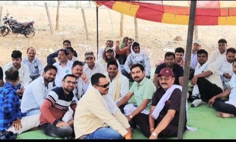 छत्तीसगढ़ प्रदेश सहकारी कर्मचारी संघ ने किसान हित तथा जनहित को ध्यान में रखते हुए विगत 18 दिनों से चली आ रही अनिश्चितकालीन हड़ताल को किया स्थगित छत्तीसगढ़ प्रदेश सहकारी कर्मचारी संघ ने किसान हित तथा जनहित को ध्यान में रखते हुए विगत 18 दिनों से चली आ रही अनिश्चितकालीन हड़ताल को किया स्थगित kshititech