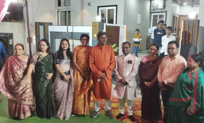 विधान सभा अध्यक्ष डॉ महंत ने डॉ रोशन को उनके गृह प्रवेश कार्यक्रम में सम्मिलित होकर दिया आशीर्वाद विधान सभा अध्यक्ष डॉ महंत ने डॉ रोशन को उनके गृह प्रवेश कार्यक्रम में सम्मिलित होकर दिया आशीर्वाद kshititech