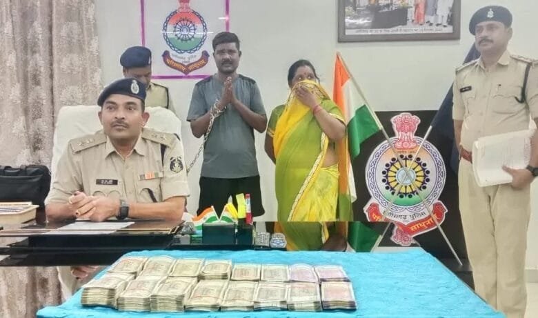 व्यापारी से 22 लाख 50 हजार की लूट करने वाले 04 आरोपी गिरफ्तार, 5 फरार व्यापारी से 22 लाख 50 हजार की लूट करने वाले 04 आरोपी गिरफ्तार, 5 फरार kshititech