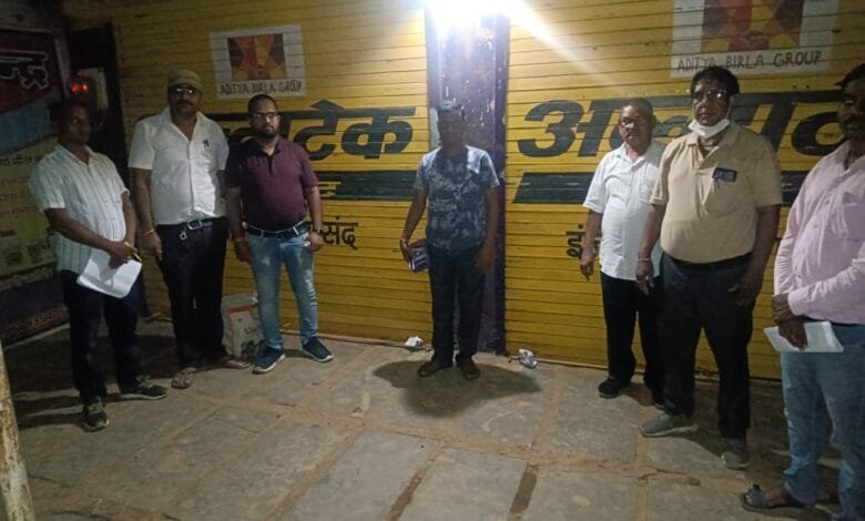 जिले में अवैध रूप से उर्वरक विक्रय की शिकायत पर सूर्या ट्रेडर्स जैजैपुर को किया गया सील जिले में अवैध रूप से उर्वरक विक्रय की शिकायत पर सूर्या ट्रेडर्स जैजैपुर को किया गया सील kshititech