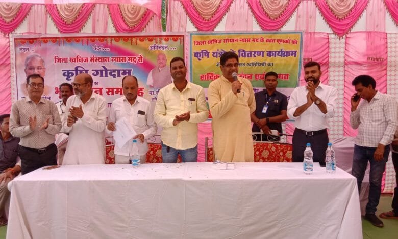 विधानसभा क्षेत्र जैजैपुर में कृषि गोदाम का किया गया भूमिपूजन विधानसभा क्षेत्र जैजैपुर में कृषि गोदाम का किया गया भूमिपूजन kshititech