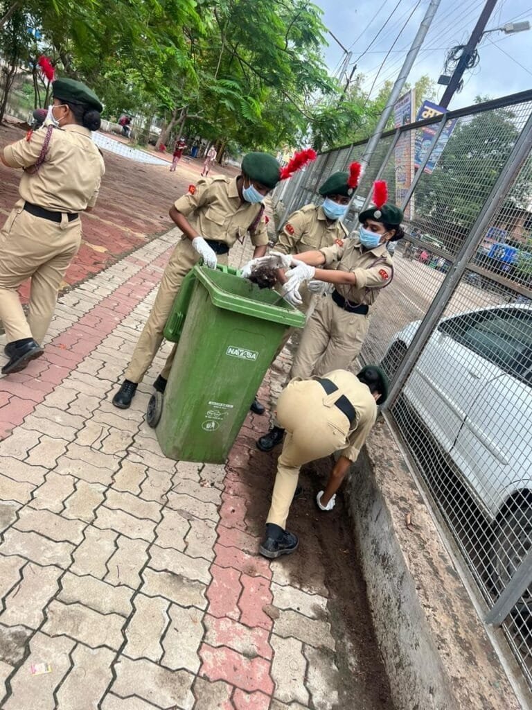 एनसीसी कैडेट्स के माध्यम से नगर के तालाबों के निस्तारी घाटों की की गई सफ़ाई एनसीसी कैडेट्स के माध्यम से नगर के तालाबों के निस्तारी घाटों की की गई सफ़ाई kshititech