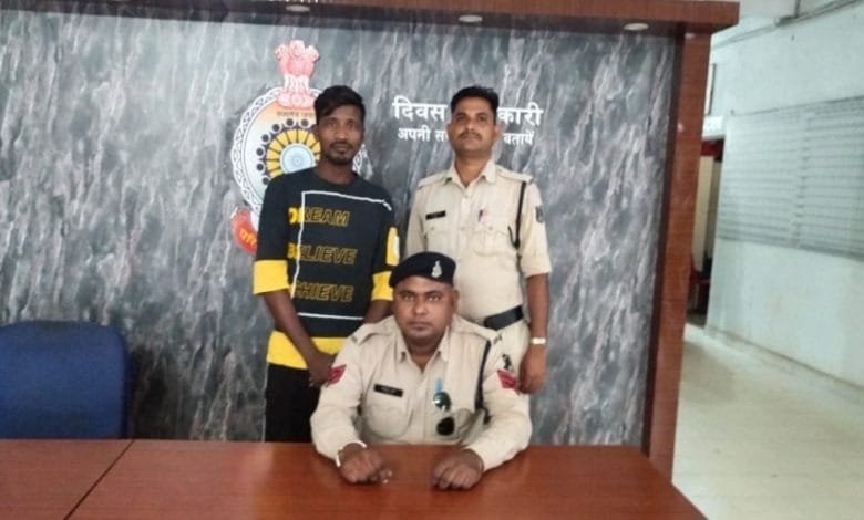 चोरी करने वाले दो आरोपी चढ़े पुलिस के हत्थे चोरी करने वाले दो आरोपी चढ़े पुलिस के हत्थे kshititech