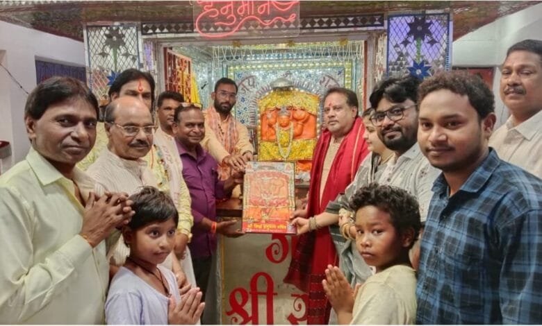 उच्च न्यायालय अधिवक्ता चितरंजय पटेल ने नगर के धर्म स्थलों में मनाया अपना जन्मोत्सव उच्च न्यायालय अधिवक्ता चितरंजय पटेल ने नगर के धर्म स्थलों में मनाया अपना जन्मोत्सव kshititech