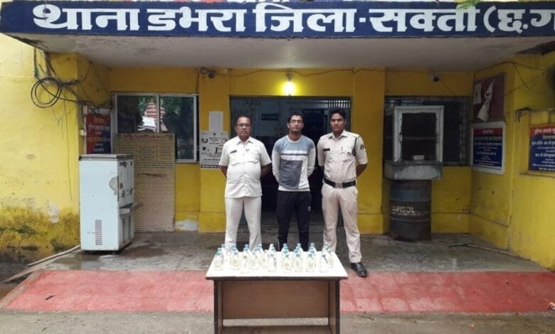 32 पाव देसी शराब बिक्री करने वाले आरोपी को पुलिस ने किया गिरफ्तार 32 पाव देसी शराब बिक्री करने वाले आरोपी को पुलिस ने किया गिरफ्तार kshititech