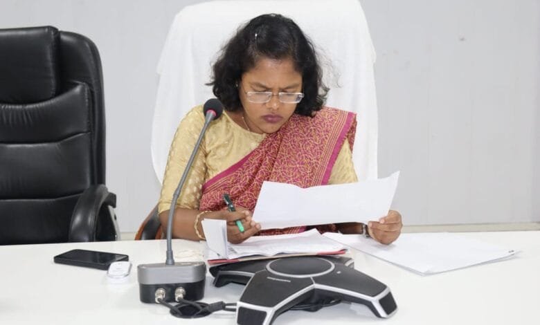 कलेक्टर ने ली बिग्स स्कूल मरम्मत की समीक्षा कलेक्टर ने ली बिग्स स्कूल मरम्मत की समीक्षा kshititech
