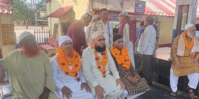 हज यात्रा से लौटे हाजियों का मुस्लिम समाज के लोगों द्वारा सक्ती रेलवे स्टेशन में स्वागत किया गया हज यात्रा से लौटे हाजियों का मुस्लिम समाज के लोगों द्वारा सक्ती रेलवे स्टेशन में स्वागत किया गया kshititech