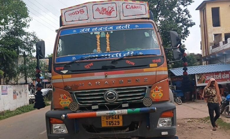 ट्रक से भारी मात्रा में नशीली सिरप जप्त किया गया -जांच में जुटी पुलिस ट्रक से भारी मात्रा में नशीली सिरप जप्त किया गया -जांच में जुटी पुलिस kshititech