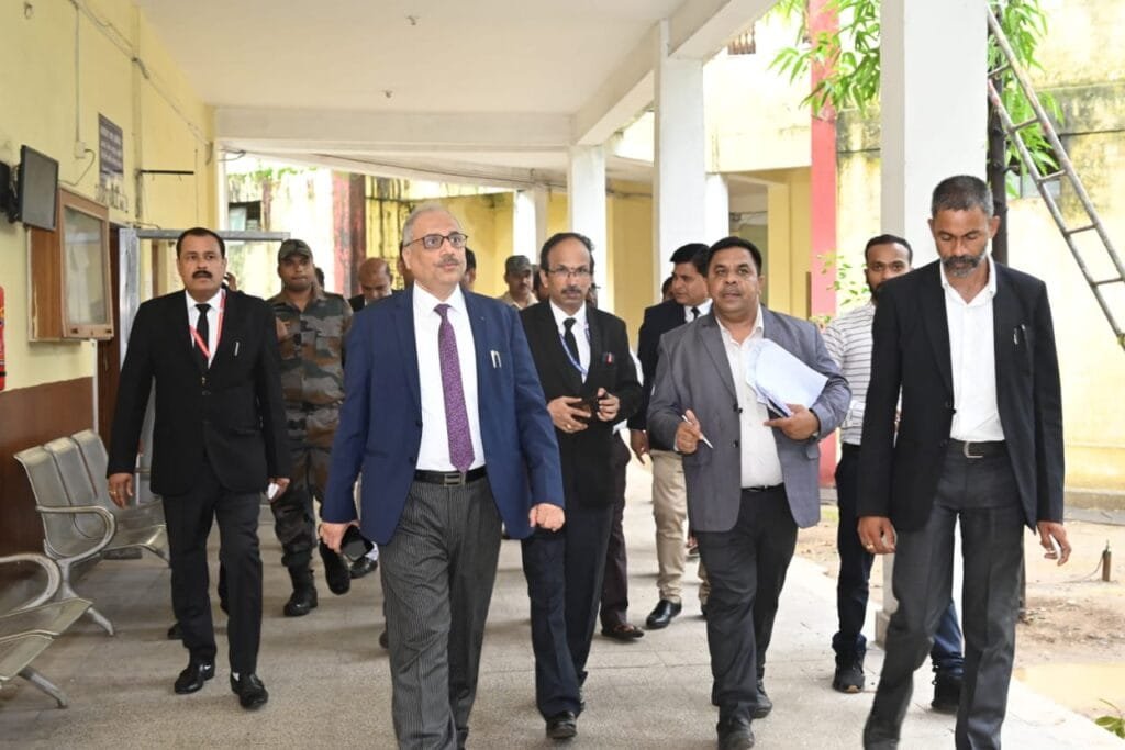 छत्तीसगढ़ उच्च न्यायालय के मुख्य न्यायाधिपति ने जांजगीर-चांपा न्यायालय परिसर का किया निरीक्षण छत्तीसगढ़ उच्च न्यायालय के मुख्य न्यायाधिपति ने जांजगीर-चांपा न्यायालय परिसर का किया निरीक्षण kshititech