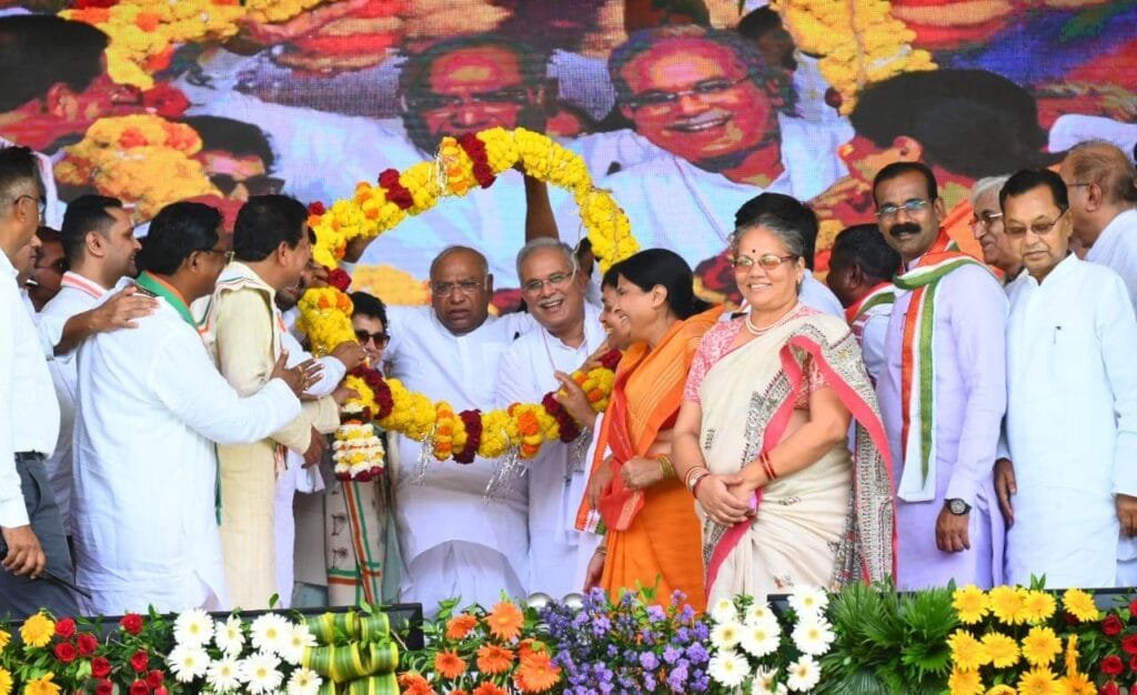 भरोसे का सम्मेलन : भरोसा का सम्मेलन इसलिए क्योंकि मुख्यमंत्री भूपेश बघेल की सरकार ने वादा पूरा करके दिखाया: मल्लिकार्जुन खड़गे भरोसे का सम्मेलन : भरोसा का सम्मेलन इसलिए क्योंकि मुख्यमंत्री भूपेश बघेल की सरकार ने वादा पूरा करके दिखाया: मल्लिकार्जुन खड़गे kshititech