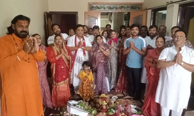 खरकिया परिवार द्वारा चौथे श्रावणी सोमवार के पावन दिवस पर किया गया महा रुद्राभिषेक का आयोजन खरकिया परिवार द्वारा चौथे श्रावणी सोमवार के पावन दिवस पर किया गया महा रुद्राभिषेक का आयोजन kshititech