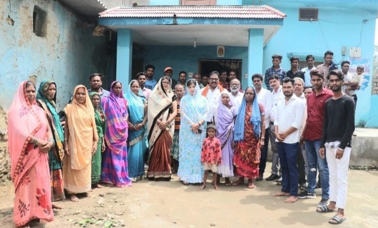 मालखरौदा क्षेत्र में श्रीमती संयोगिता युद्धवीर सिंह जूदेव का सघन जनसंपर्क जारी मालखरौदा क्षेत्र में श्रीमती संयोगिता युद्धवीर सिंह जूदेव का सघन जनसंपर्क जारी kshititech