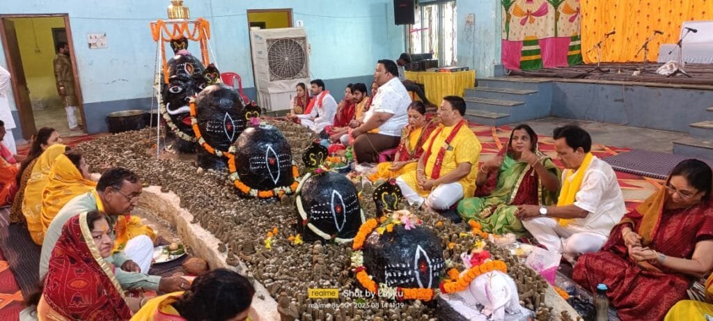251000 पार्थिव शिवलिंग में रुद्राभिषेक किया महंत जी ने, पंडित पंकज उमर्लिया के मार्गदर्शन में आयोजित था कार्यक्रम 251000 पार्थिव शिवलिंग में रुद्राभिषेक किया महंत जी ने, पंडित पंकज उमर्लिया के मार्गदर्शन में आयोजित था कार्यक्रम kshititech