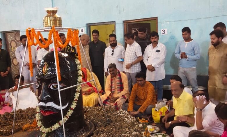 251000 पार्थिव शिवलिंग में रुद्राभिषेक किया महंत जी ने, पंडित पंकज उमर्लिया के मार्गदर्शन में आयोजित था कार्यक्रम 251000 पार्थिव शिवलिंग में रुद्राभिषेक किया महंत जी ने, पंडित पंकज उमर्लिया के मार्गदर्शन में आयोजित था कार्यक्रम kshititech