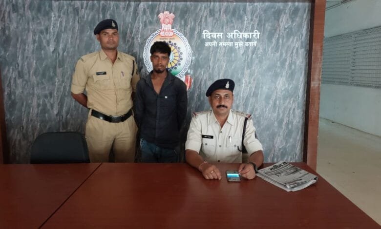 पुरानी रंजिश पर हत्या करने वाले दो आरोपी गिरफ्तार पुरानी रंजिश पर हत्या करने वाले दो आरोपी गिरफ्तार kshititech