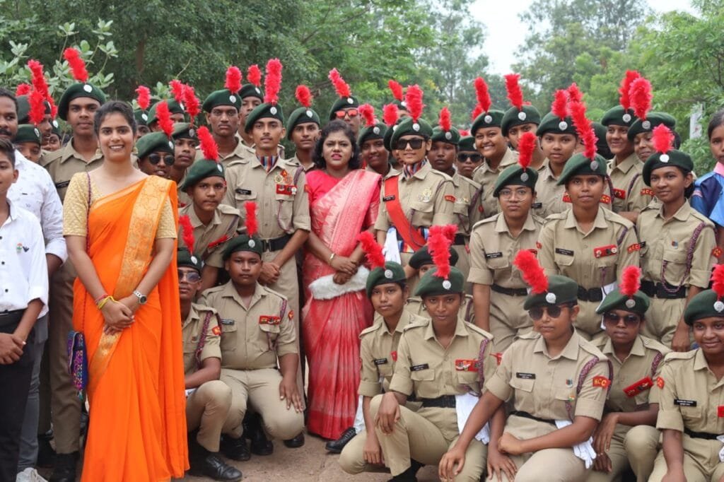 कलेक्टर श्रीमती नूपुर राशि पन्ना ने कलेक्टोरेट कार्यालय में किया ध्वजारोहण कलेक्टर श्रीमती नूपुर राशि पन्ना ने कलेक्टोरेट कार्यालय में किया ध्वजारोहण kshititech