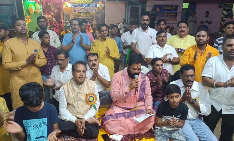 आजादी के अमृत पर्व एवम 13 वें मंगलवार की महा आरती में कलार समाज की बहनों के साथ आचार्य देवकृष्ण हुए शामिल आजादी के अमृत पर्व एवम 13 वें मंगलवार की महा आरती में कलार समाज की बहनों के साथ आचार्य देवकृष्ण हुए शामिल kshititech