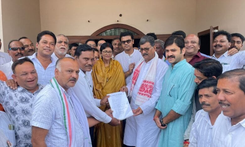 कांग्रेस के समर्पित सिपाही के रूप में पहुंचे सक्ती विधानसभा से डॉ. महंत ने दिया आवेदन कांग्रेस के समर्पित सिपाही के रूप में पहुंचे सक्ती विधानसभा से डॉ. महंत ने दिया आवेदन kshititech