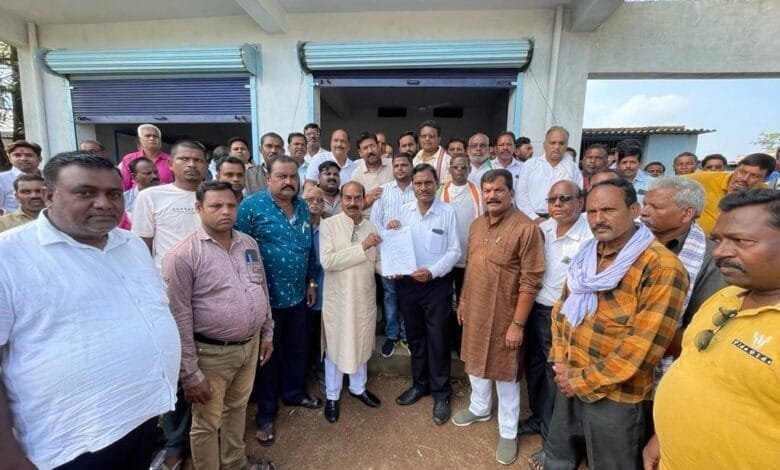 मनहरण राठौर ने ब्लॉक कांग्रेस कमेटी के अध्यक्ष को आवेदन देकर कांग्रेस पार्टी से टिकट मांगी मनहरण राठौर ने ब्लॉक कांग्रेस कमेटी के अध्यक्ष को आवेदन देकर कांग्रेस पार्टी से टिकट मांगी kshititech
