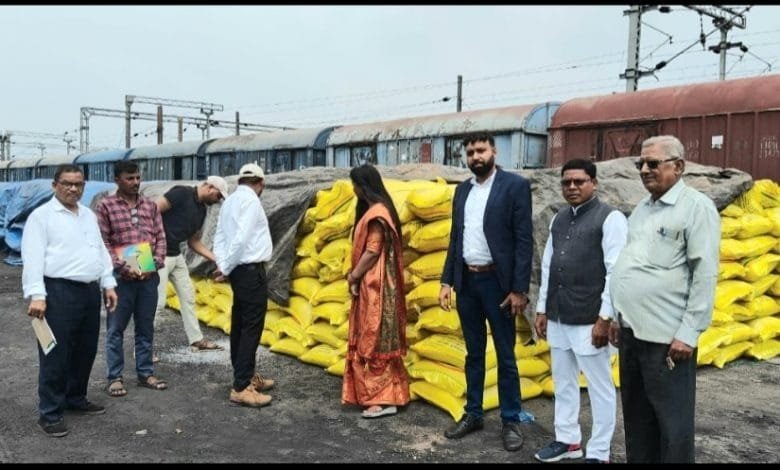 सहकारी समितियों में यूरिया खाद का पर्याप्त भंडारण सहकारी समितियों में यूरिया खाद का पर्याप्त भंडारण kshititech